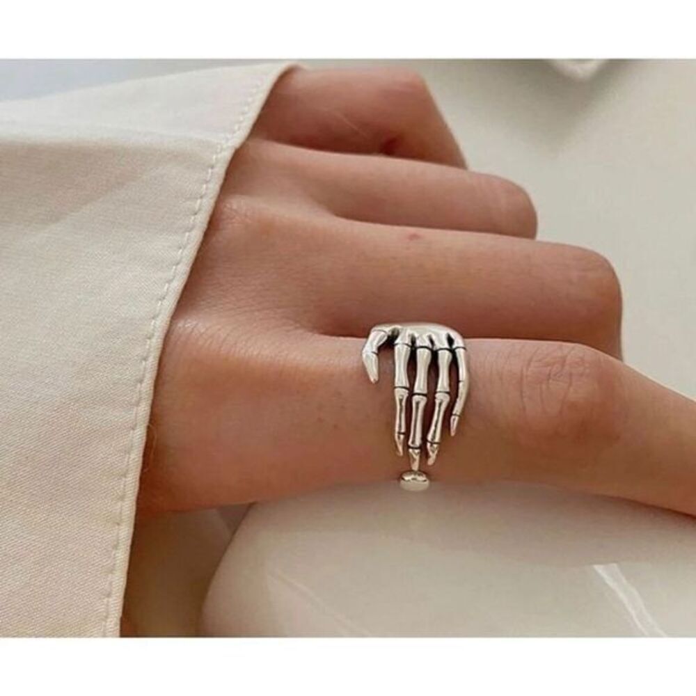 The Skeleton Ring in 925